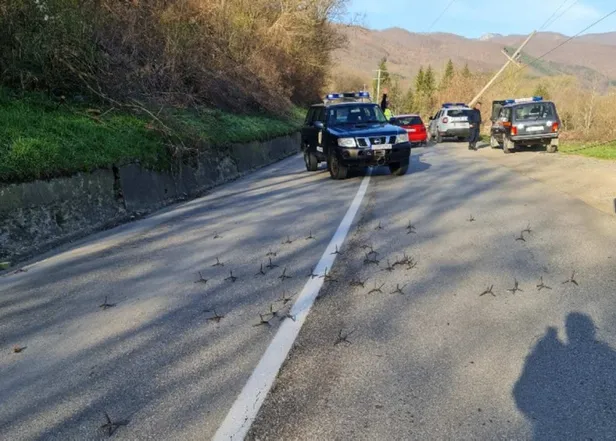Kosova-Sırbistan sınırında terör saldırısı! Kosova polisine el bombası ve AK47 ile saldırı-6