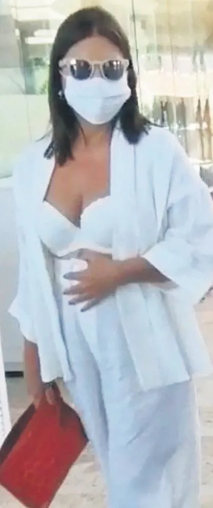 Mustafa Sandal, sosyetik sevgilisi Melis Sütşurup ile tatilde-4