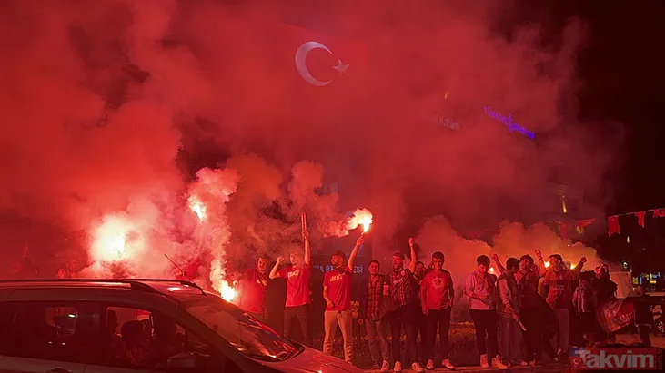 Galatasaray’ın şampiyonluğu sonrası Türkiye sarı kırmızıya boyandı