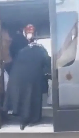 tum-turkiye-tepki-gostermisti-50-tlnin-altinda-alisveris-yaptigi-icin-yasli-kadini-servisten-indiren-markete-p-1649760885533.jpg Tüm Türkiye tepki göstermişti! 50 TL'nin altında alışveriş yaptığı için yaşlı kadını servisten indiren markete para cezası-6