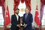 Başkan Erdoğan Filistinli yönetmen Basel Adra’yı kabul etti!