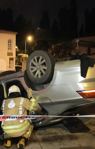 Üsküdar'da otomobil takla attı: 3 yaralı