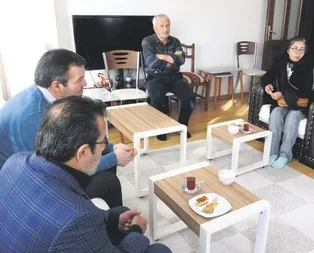 En acı buluşma! Özgecan Aslanın ailesi Ceren Özdemir’in ailesine taziye ziyaretinde bulundu