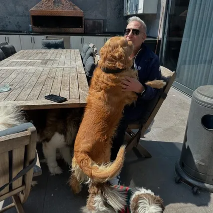 15 yıllık can dostuna veda! Mehmet Ali Erbil yasa boğuldu