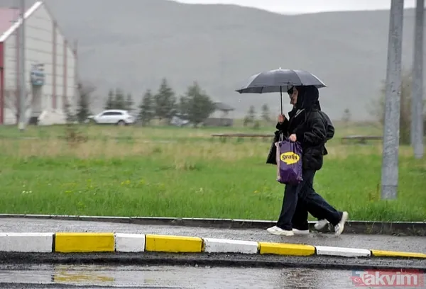 Kars'ta Sağanak Yağmur Hayatı Olumsuz Etkiliyor Kars'ta Sağanak Yağmur Hayatı Olumsuz Etkiliyor. Kentte Şiddetli Yağmurlar Bazı Bölgelerde Sele Neden Olurken,...