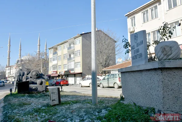 Edirne'de yol ortasında mezarlar! Mahalleli gözleri gibi bakıyor - 16