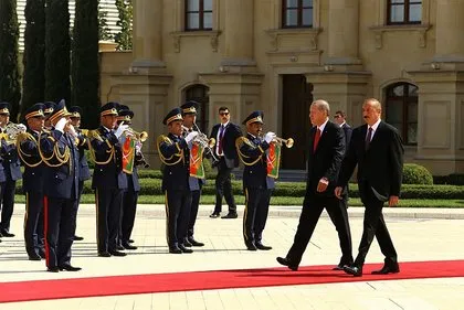 Cumhurbaşkanı Erdoğan Azerbaycan’da resmi törenle karşılandı