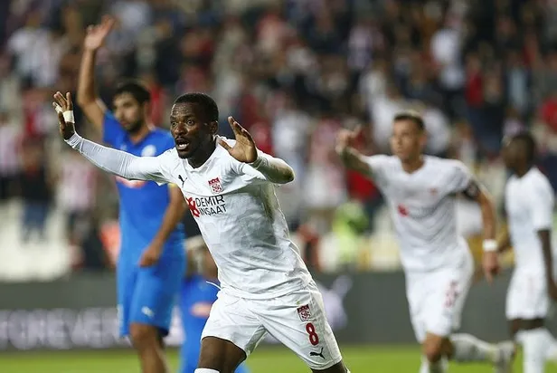 sivasspor-uzatmada-turladi-sivasspor-1-1-dinamo-batum-mac-sonucu-ozet-1628800559627.jpeg