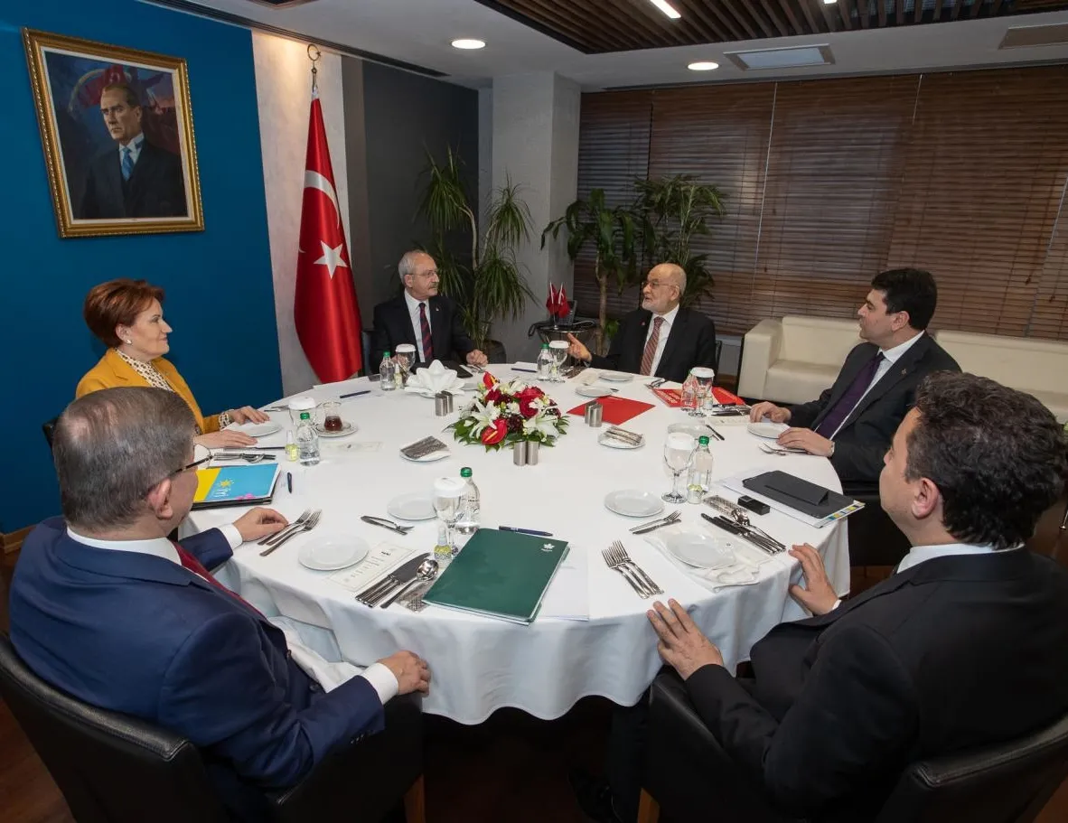 6’lı görüşme öncesi DP Genel Merkezi’nde dikkat çeken olay