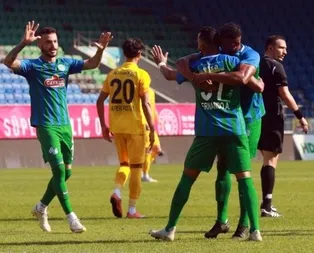 8 gol, 2 penaltı, 1 kırmızı kartlık maçta gülen taraf Rize!