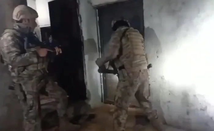 Göçmen kaçakçılarına geçit yok! Şanlıurfa ve Adana'da KALKAN-8 operasyonu: 37'si yakalandı-1