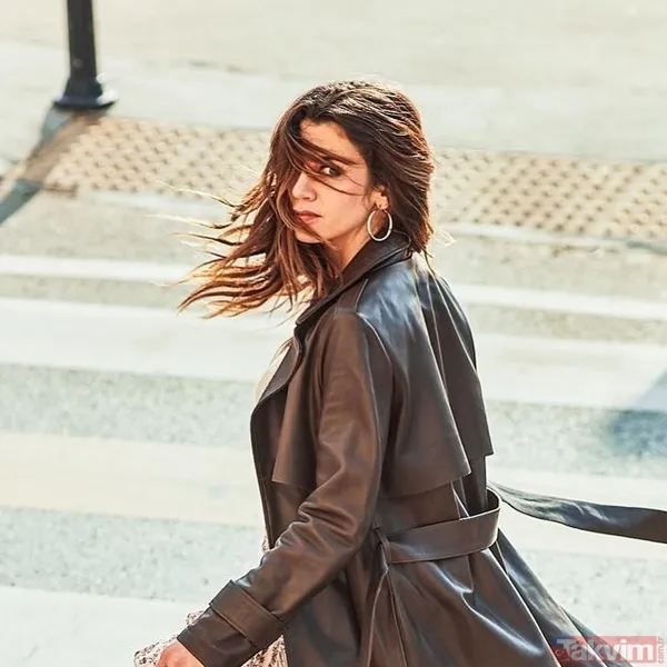 Gökçe Bahadır derin göğüs dekolteli süper minisiyle sosyal medyayı yaktı kavurdu! Gören dönüp bir daha baktı herkes onu konuştu - 1