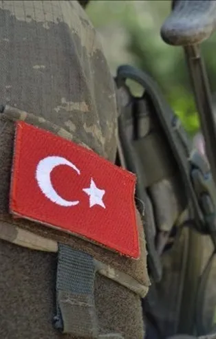 Buzlanma nedeniyle askeri araç devrildi: 2 asker şehit