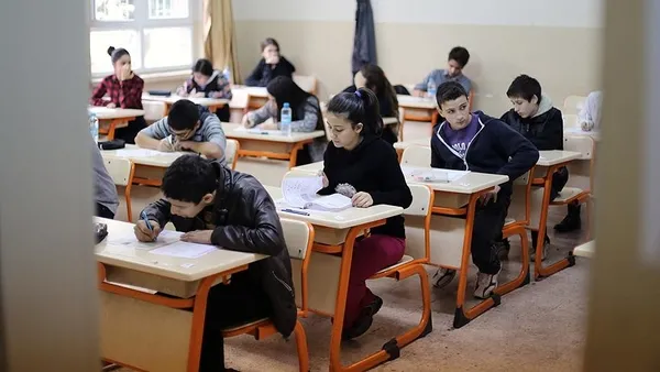1-donem-sinavlar-iptal-mi-oldu-ilkokul-ortaokul-lise-sinavlar-ertelendi-mi-okul-sinavlari-nasil-olacak-1605786846567.jpg