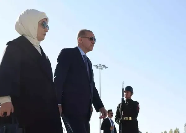 baskan-recep-tayyip-erdogan-ve-ozbekistan-cumhurbaskani-sevket-mirziyoyevden-aile-fotografi-1699462989559.jpeg Başkan Recep Tayyip Erdoğan ve Özbekistan Cumhurbaşkanı Şevket Mirziyoyev'den aile fotoğrafı-2