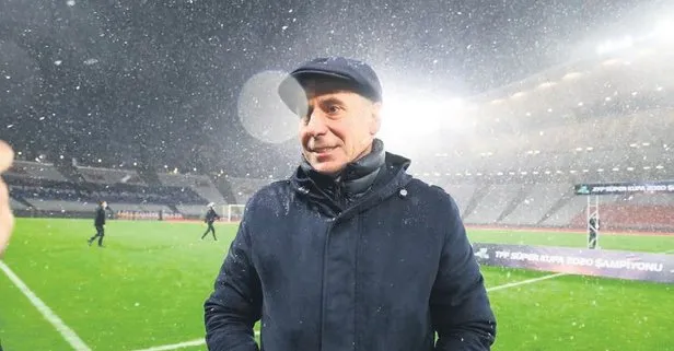 Trabzonspor teknik direktörü Abdullah Avcı’nın taktığı kasket popüler oldu