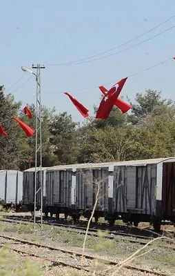 Suriye sınırı Türk bayraklarıyla donatıldı