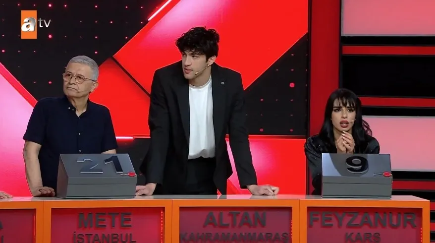 var-misin-yok-musunda-ilk-kutu-soku-sinem-5-milyon-tlyi-actirdi-1781291596740.jpeg Erdi Akkuş, Var Mısın Yok Musun’da büyük riski mutlu sonla bitirdi-3