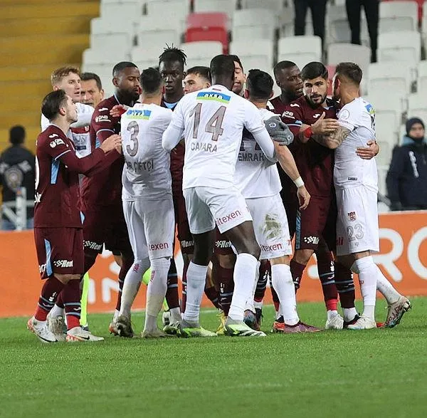 sivasspor-3-3-trabzonspor-mac-sonucu-1701112235460.jpeg Sivasspor 3-3 Trabzonspor | MAÇ SONUCU-4