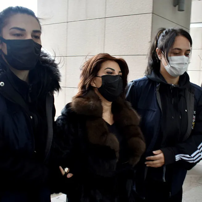 Başkan Erdoğana hakaret eden Sedef Kabaştan pes dedirten savunma!