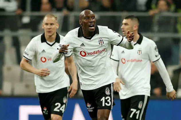 Son dakika: Beşiktaşlı Atiba Hutchinson'dan flaş açıklama: 1 yıl daha...