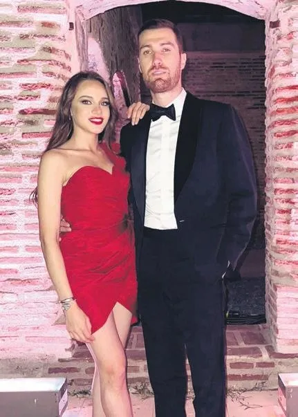 miray-danerin-deprem-korkusu-ogulcan-engini-harekete-gecirdi-evlerini-250-bin-tlye-kiraya-vermek-icin-kollari-1678052370868.jpeg Miray Daner’in deprem korkusu Oğulcan Engin’i harekete geçirdi! Evlerini 250 bin TL’ye kiraya vermek için kolları sıvadı-8