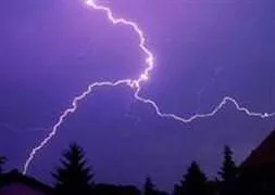 Deniz bisikletinde yıldırım çarptı