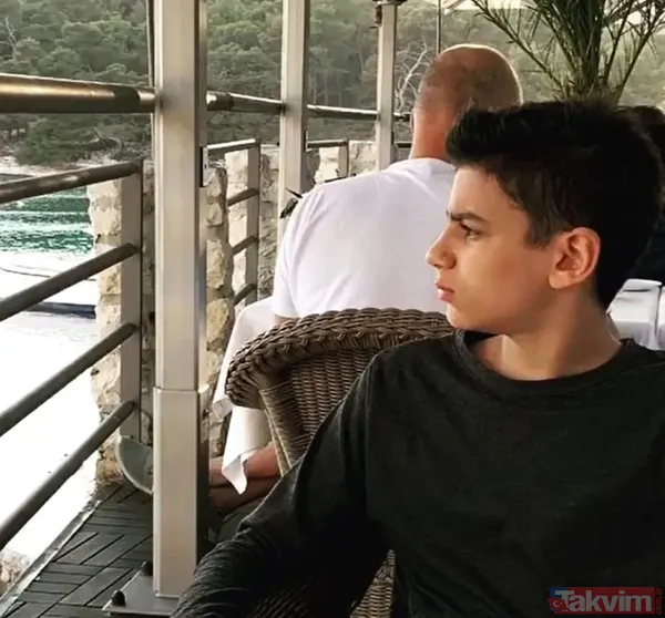 Mehmet Ali Erbil 40 yaş küçük sevgilisinin yanında eski eşine takıldı! “Sazan” muhabbeti geceye damga vurdu! Tepkiler çığ gibi... - 32