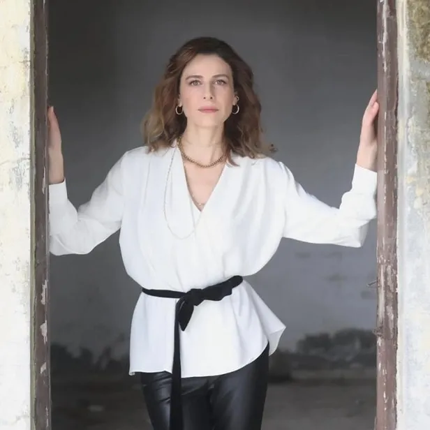 ben-bu-cihana-sigmazam-leyla-oldu-mu-ebru-ozkan-ben-bu-cihana-sigmazam-dizisinden-ayrildi-mi-neden-ebru-ozkan-1698752015043.jpeg