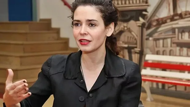 muhalefet-olacagim-diye-rezil-oldu-turkiyenin-yerli-ve-milli-elektrikli-otomobili-toggu-karburatorlu-sandi-1668122844604.jpeg Muhalefet olacağım diye rezil oldu! Türkiye'nin yerli ve milli elektrikli otomobili Togg'u karbüratörlü sandı-3