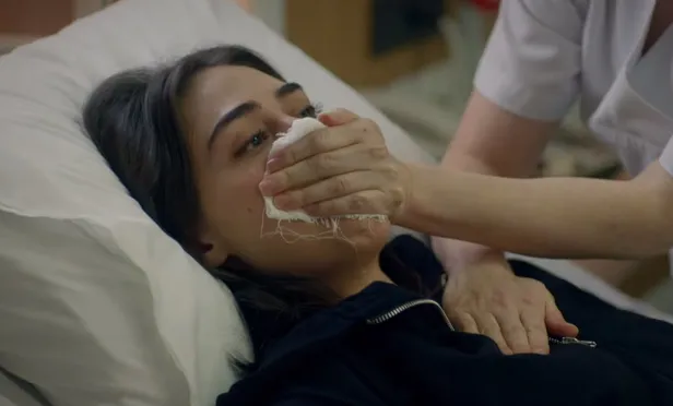 ramoda-aninda-ters-kose-ayrilik-getirdi-izleyiciler-kafalarini-duvarlara-vuruyor-en-cilgin-isim-1612599900638.jpg Ramo'da anında ters köşe ayrılık getirdi! İzleyiciler kafalarını duvarlara vuruyor! En çılgın isim...-5