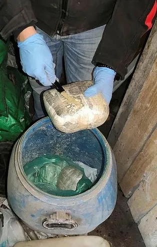 Van'da kömürlükte varil içinde gizlenen uyuşturucuyu "Zeus" buldu