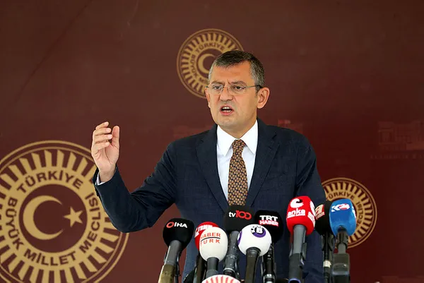 MHP’li Erkan Akçay’dan CHP’li Özgür Özel’e sert tepki: PKK’nın taleplerini kanun teklifi diye Meclis’e sunuyor
