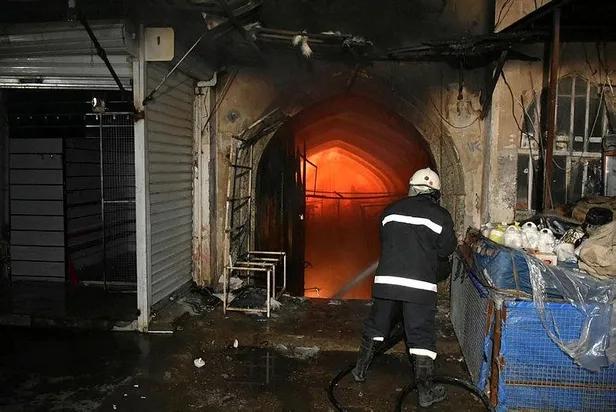 Son dakika: Kerkük'te Osmanlı mirası Kayseri Çarşısı'nda yangın çıktı-6