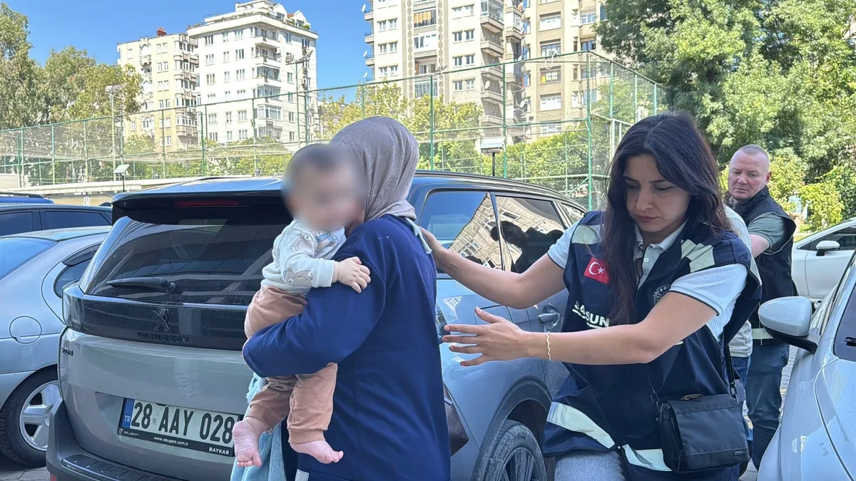 Samsun'da 7 aylık bebekle uyuşturucu sevkiyatı: Kadının çantasından 1 kilo 210 gram metamfetamin çıktı