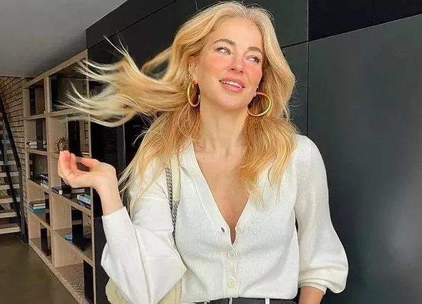 Burcu Esmersoy, aşk hayatındaki sessizliğini bozdu! Gizemli aşkıyla mutluluk şovu yaptı-5