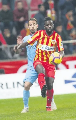 Medel'in yerine Mensah gelecek