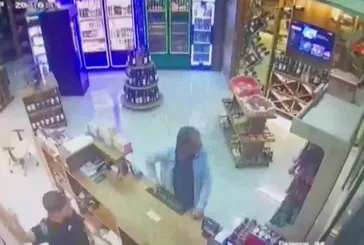 Husumetli olduğu akrabasına tekel bayisinde böyle kurşun yağdırdı!