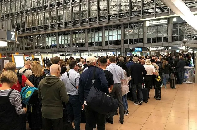 Hamburg Havalimanı'nda güvenlik alarmı