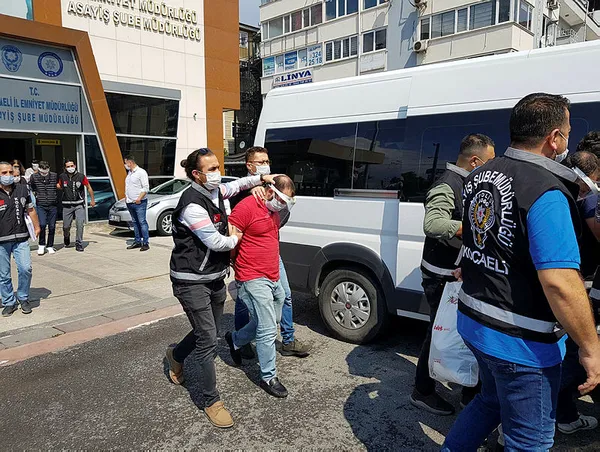 kocaelide-borcluyu-doverek-bayiltip-dolaba-koydular-1592990064909.jpg Kocaeli'de borçluyu döverek bayıltıp, dolaba koydular-2