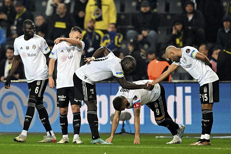 Spor yazarları Fenerbahçe - Beşiktaş derbisini değerlendirdi! İşte o yazılar - 19