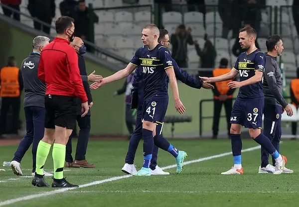 Fenerbahçe'de kriz büyüyor! Pereira'ya Başkan Koç'tan uyarı: Ya sen değişirsin ya da ben seni değiştiririm-3