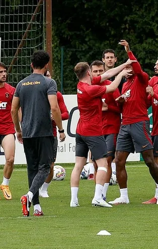 Geçen sezon Marcao ile kavga eden Kerem Aktürkoğlu şimdi de Van Aanholt ile kapıştı