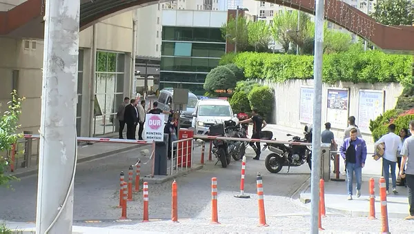 1651056707420.jpg Esenyurt'ta lüks sitede gerginlik bitmiyor! Bu kez de silahlı kavga çıktı! İsyan ettiler-2