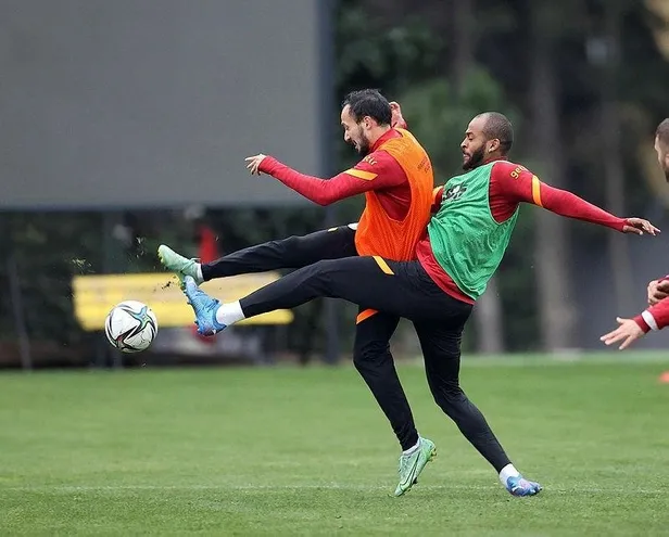 galatasaray-fenerbahce-derbisinin-kaderini-belirleyecek-sifreler-1637267209629.jpeg TAKVİM Gazetesi Galatasaray Fenerbahçe derbisinin kaderini belirleyecek şifreleri analiz etti-11