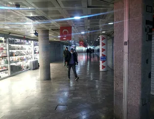 Türk bayrağını koparan kişiye esnaftan meydan dayağı!