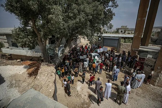 idlib-halkindan-turkiyeye-destek-gosterileri-1599845641953.jpeg İdlib halkı Türkiye için sokaklara döküldü!-1