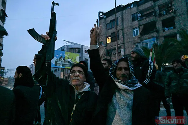Esad rejiminin yıkılması sonrası Suriye meydanları bayram yeri! Şam, Halep, Humus... Başkan Erdoğan'a teşekkür - 1