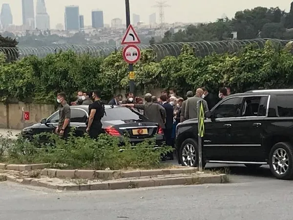 Başkan Erdoğan Üsküdar'da makam aracını durdurarak vatandaşlarla sohbet etti fotoğraf çektirdi-4