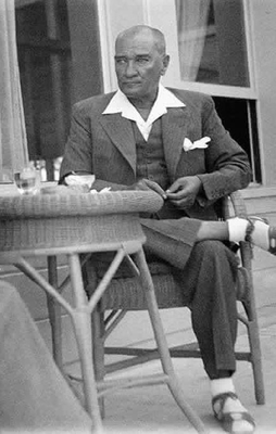 Özkök, utanmasa Atatürk'ü aşağılayacak